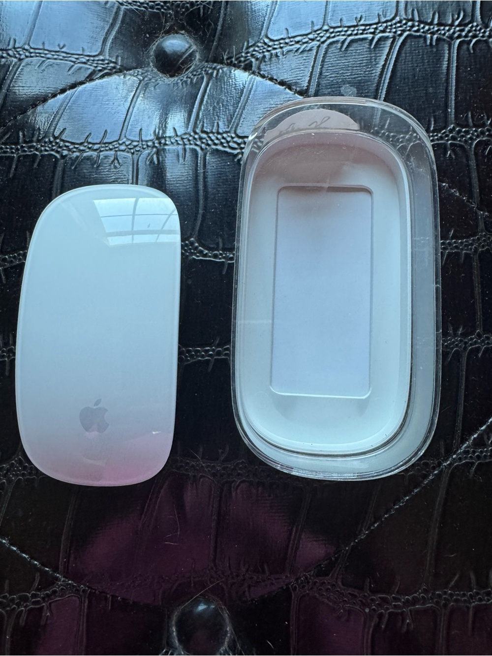 Apple White Wireless Magic Mouse with Plastic Tray